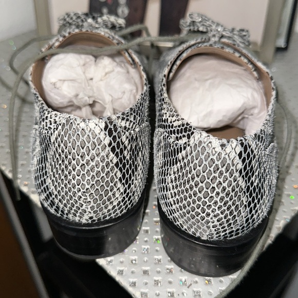 Banana Republic Snake Skin Bow Oxfords EUC - Picture 3 of 6